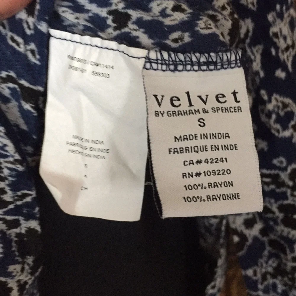 Velvet by Graham & Spencer patterned blouse!